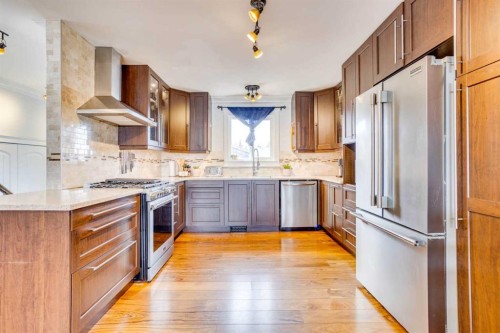 341 Bird Crescent, Fort Mcmurray, AB - Indoor Photo Showing Kitchen With Stainless Steel Kitchen With Upgraded Kitchen