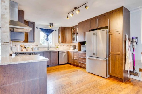 341 Bird Crescent, Fort Mcmurray, AB - Indoor Photo Showing Kitchen With Stainless Steel Kitchen