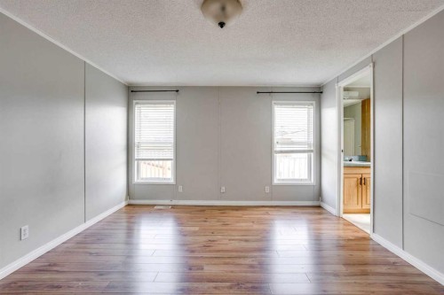 252 Grandview Crescent, Fort Mcmurray, AB - Indoor Photo Showing Other Room