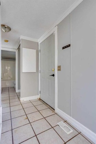 252 Grandview Crescent, Fort Mcmurray, AB - Indoor Photo Showing Other Room