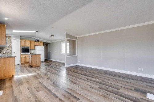 252 Grandview Crescent, Fort Mcmurray, AB - Indoor Photo Showing Kitchen
