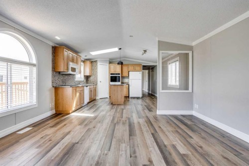 252 Grandview Crescent, Fort Mcmurray, AB - Indoor Photo Showing Kitchen