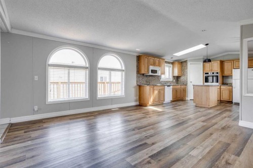 252 Grandview Crescent, Fort Mcmurray, AB - Indoor Photo Showing Kitchen