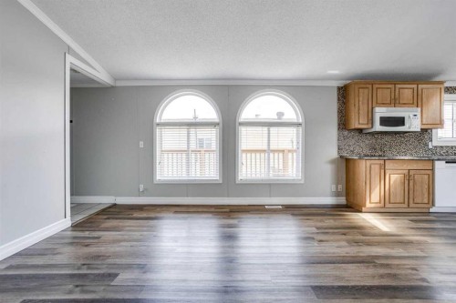 252 Grandview Crescent, Fort Mcmurray, AB - Indoor Photo Showing Kitchen