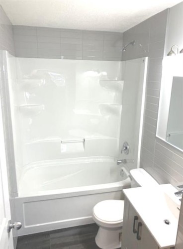 10301 101B Avenue, Lac La Biche, AB - Indoor Photo Showing Bathroom