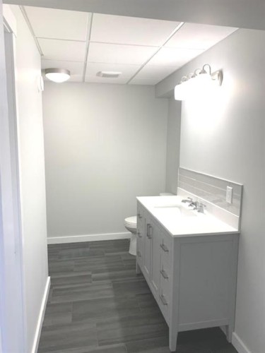 10301 101B Avenue, Lac La Biche, AB - Indoor Photo Showing Bathroom