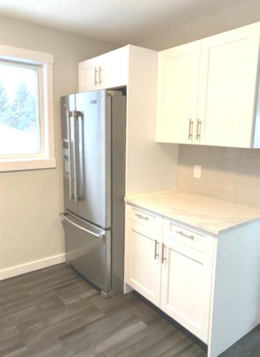 10301 101B Avenue, Lac La Biche, AB - Indoor Photo Showing Kitchen