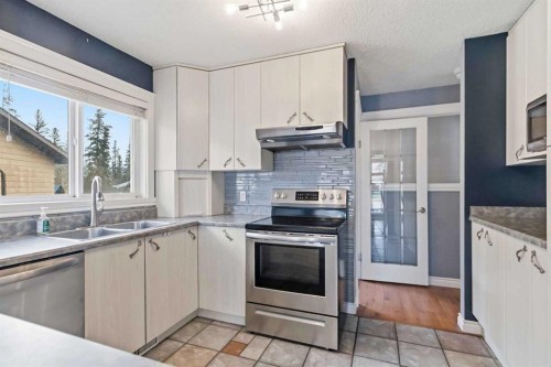 233 Gladstone Bay, Fort Mcmurray, AB - Indoor Photo Showing Kitchen With Stainless Steel Kitchen With Double Sink