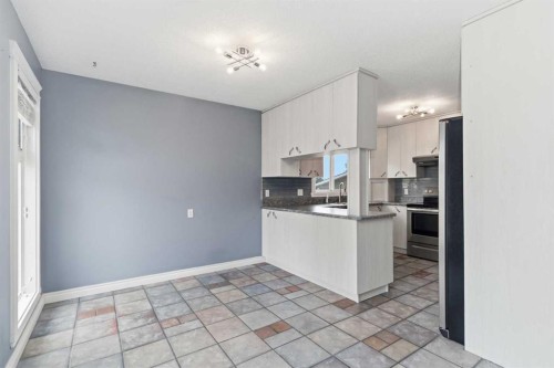 233 Gladstone Bay, Fort Mcmurray, AB - Indoor Photo Showing Kitchen