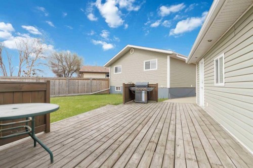233 Gladstone Bay, Fort Mcmurray, AB - Outdoor With Deck Patio Veranda With Exterior