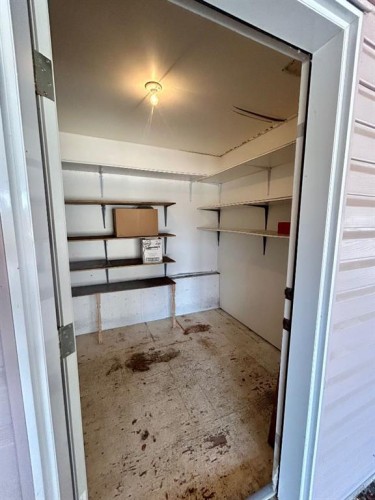 207-9028 Alberta Avenue, Lac La Biche, AB - Indoor Photo Showing Garage