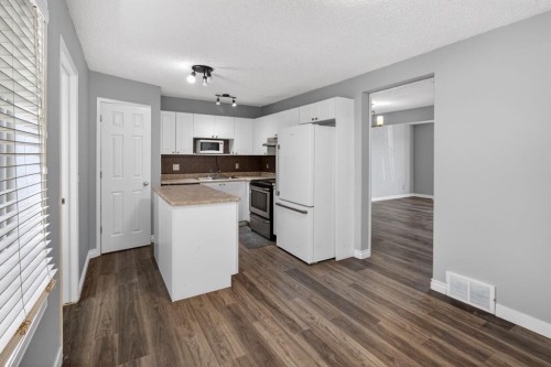 108 Kodiak Crescent, Fort Mcmurray, AB - Indoor Photo Showing Kitchen