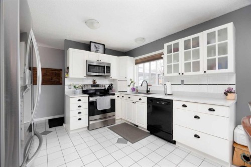 6 Harris Crescent, Fort Mcmurray, AB - Indoor Photo Showing Kitchen