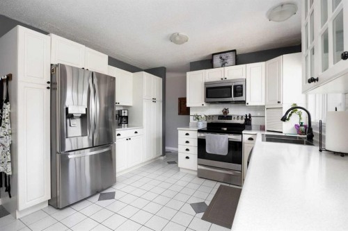 6 Harris Crescent, Fort Mcmurray, AB - Indoor Photo Showing Kitchen