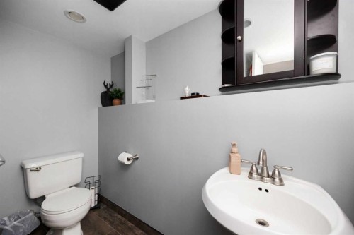 6 Harris Crescent, Fort Mcmurray, AB - Indoor Photo Showing Bathroom