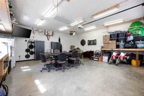 6 Harris Crescent, Fort Mcmurray, AB - Indoor Photo Showing Garage
