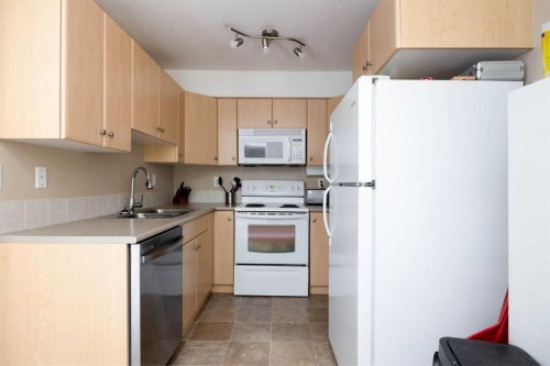 2112-200 Lougheed Drive, Fort Mcmurray, AB - Indoor Photo Showing Kitchen With Double Sink