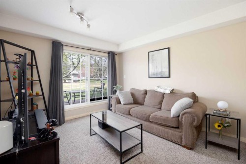 2112-200 Lougheed Drive, Fort Mcmurray, AB - Indoor Photo Showing Living Room