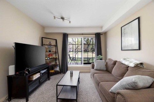 2112-200 Lougheed Drive, Fort Mcmurray, AB - Indoor Photo Showing Living Room