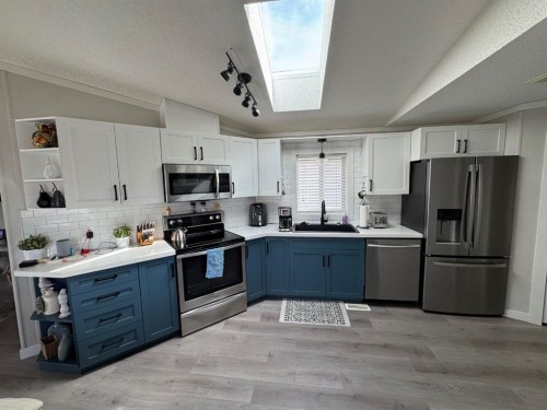 208 Mitchell Drive, Fort Mcmurray, AB - Indoor Photo Showing Kitchen With Stainless Steel Kitchen