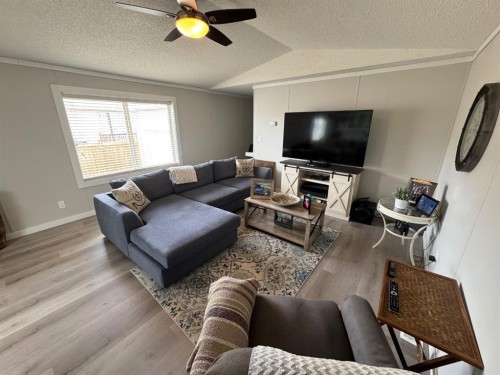208 Mitchell Drive, Fort Mcmurray, AB - Indoor Photo Showing Living Room