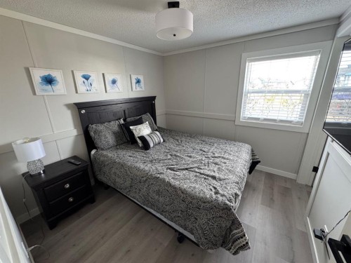 208 Mitchell Drive, Fort Mcmurray, AB - Indoor Photo Showing Bedroom