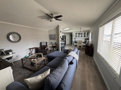 208 Mitchell Drive, Fort Mcmurray, AB - Indoor Photo Showing Living Room