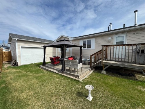 208 Mitchell Drive, Fort Mcmurray, AB - Outdoor With Deck Patio Veranda With Exterior