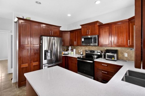 128 Juniper Street, Fort Mcmurray, AB - Indoor Photo Showing Kitchen With Stainless Steel Kitchen