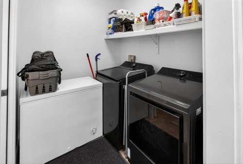 128 Juniper Street, Fort Mcmurray, AB - Indoor Photo Showing Laundry Room