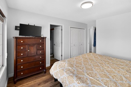 128 Juniper Street, Fort Mcmurray, AB - Indoor Photo Showing Bedroom