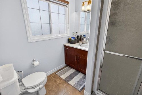 128 Juniper Street, Fort Mcmurray, AB - Indoor Photo Showing Bathroom
