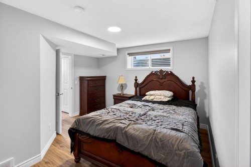 128 Juniper Street, Fort Mcmurray, AB - Indoor Photo Showing Bedroom