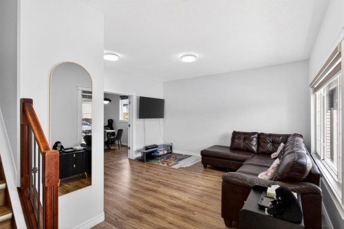 128 Juniper Street, Fort Mcmurray, AB - Indoor Photo Showing Living Room