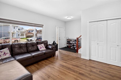 128 Juniper Street, Fort Mcmurray, AB - Indoor Photo Showing Living Room