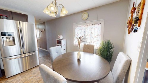 192 Grandview Crescent, Fort Mcmurray, AB - Indoor Photo Showing Dining Room