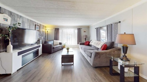192 Grandview Crescent, Fort Mcmurray, AB - Indoor Photo Showing Living Room