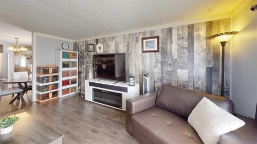 192 Grandview Crescent, Fort Mcmurray, AB - Indoor Photo Showing Living Room