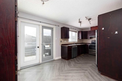 233 Bacon Place, Fort Mcmurray, AB - Indoor Photo Showing Kitchen