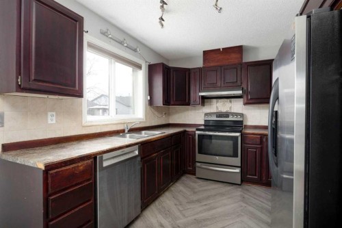 233 Bacon Place, Fort Mcmurray, AB - Indoor Photo Showing Kitchen With Double Sink