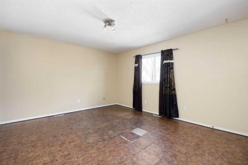 233 Bacon Place, Fort Mcmurray, AB - Indoor Photo Showing Other Room