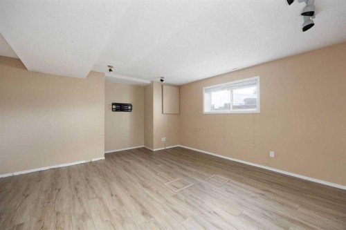 233 Bacon Place, Fort Mcmurray, AB - Indoor Photo Showing Other Room