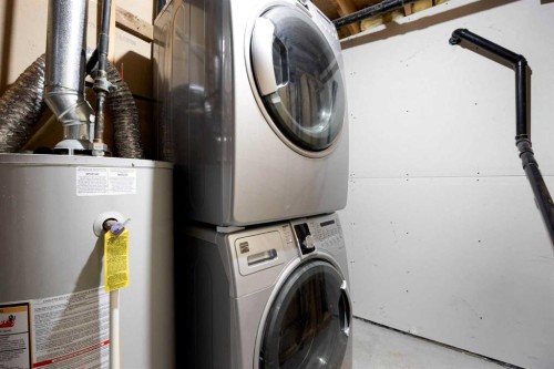 233 Bacon Place, Fort Mcmurray, AB - Indoor Photo Showing Laundry Room
