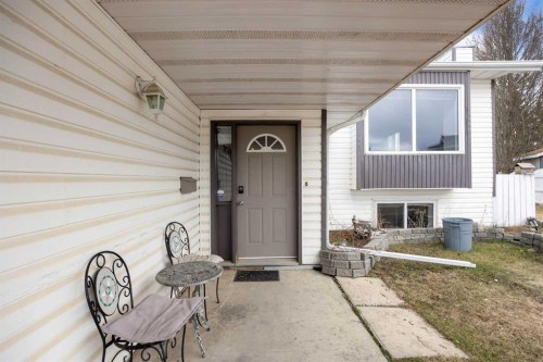 233 Bacon Place, Fort Mcmurray, AB - Outdoor With Exterior