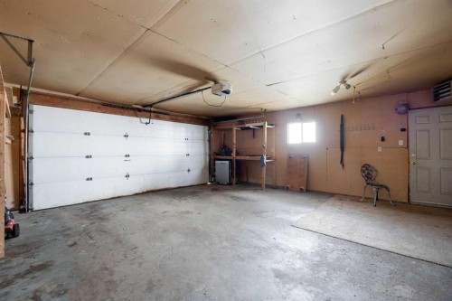 233 Bacon Place, Fort Mcmurray, AB - Indoor Photo Showing Garage