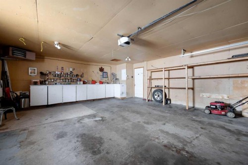 233 Bacon Place, Fort Mcmurray, AB - Indoor Photo Showing Garage