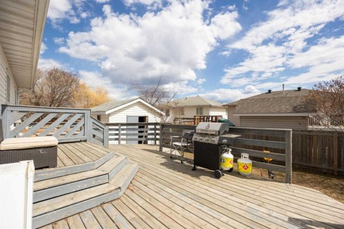 233 Bacon Place, Fort Mcmurray, AB - Outdoor With Deck Patio Veranda