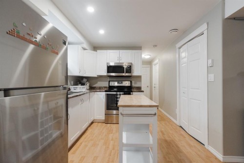 128 Coyote Crescent, Fort Mcmurray, AB - Indoor Photo Showing Kitchen