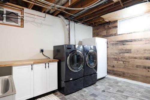 149 Ermine Crescent, Fort Mcmurray, AB - Indoor Photo Showing Laundry Room