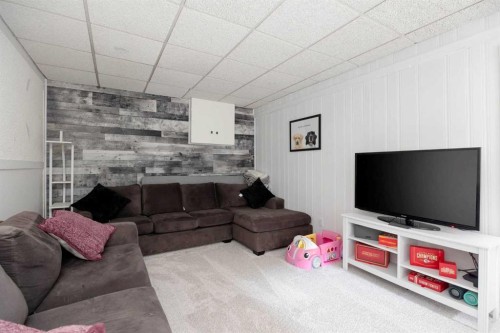 149 Ermine Crescent, Fort Mcmurray, AB - Indoor Photo Showing Other Room